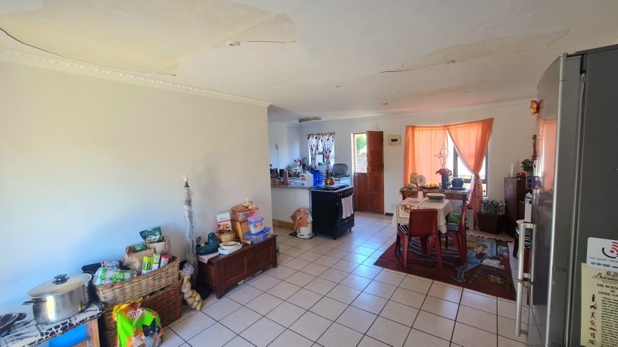 5 Bedroom Property for Sale in Hornlee East Western Cape